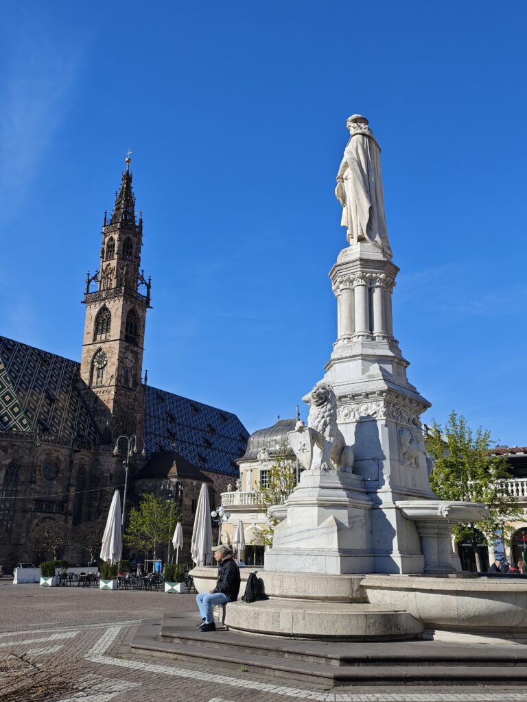 Direkt am Waltherplatz in Bozen - der Dom Maria Himmelfahrt