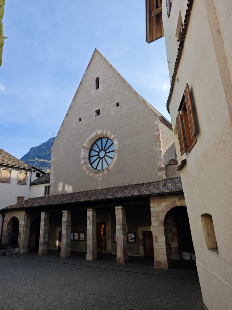 Das Franziskanerkloster mit der Franziskanerkirche in der Altstadt Bozen