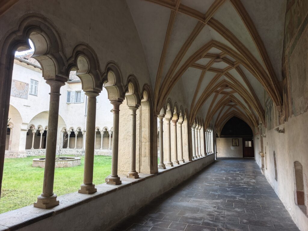 Geheimtipps Bozen - der Kreuzgang im Franziskanerkloster