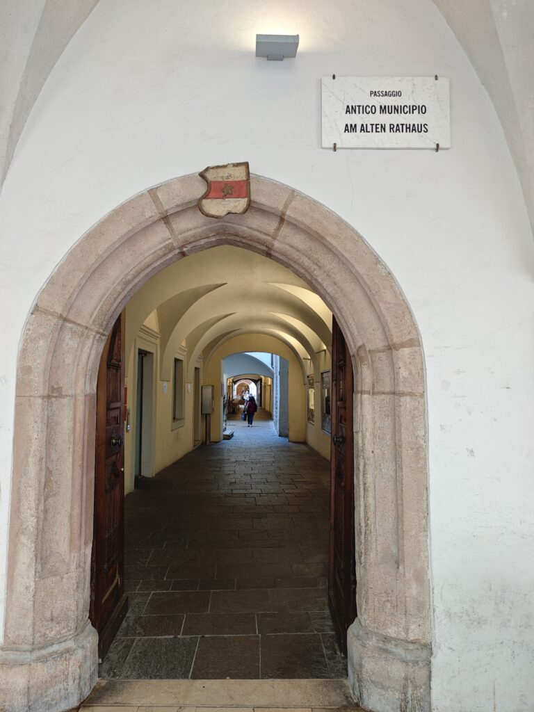 Geheimer Durchgang von der Laubengasse in die Dr.-Streiter-Gasse
