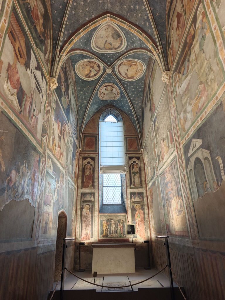 Die wunderschönen Fresken in der Kapelle - Dominikanerkloster Bozen