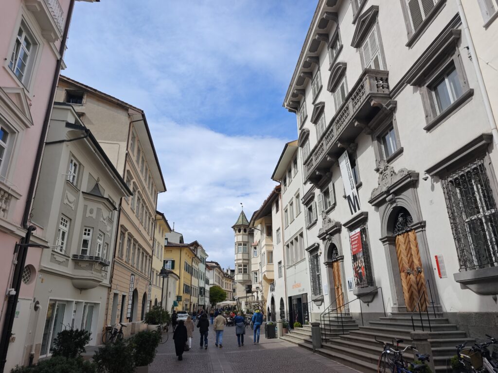Blick in die Silbergasse - rechts der Eingang ins Merkantilmuseum