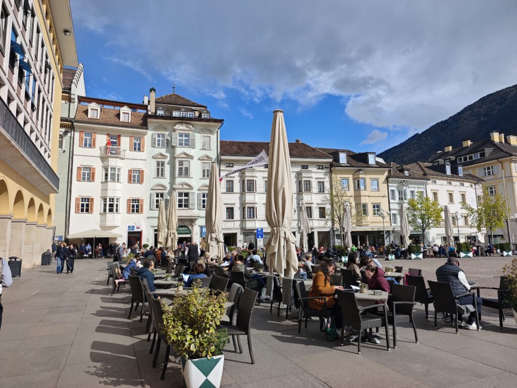 Cafes prägen das Leben auf dem Waltherplatz